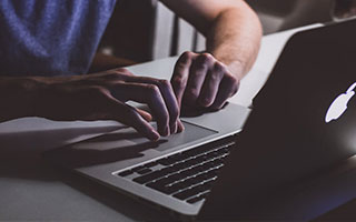 英国媒体惊呼：瑞士球员雪地奔跑像开了四驱模式，瑞士滑雪发生雪崩